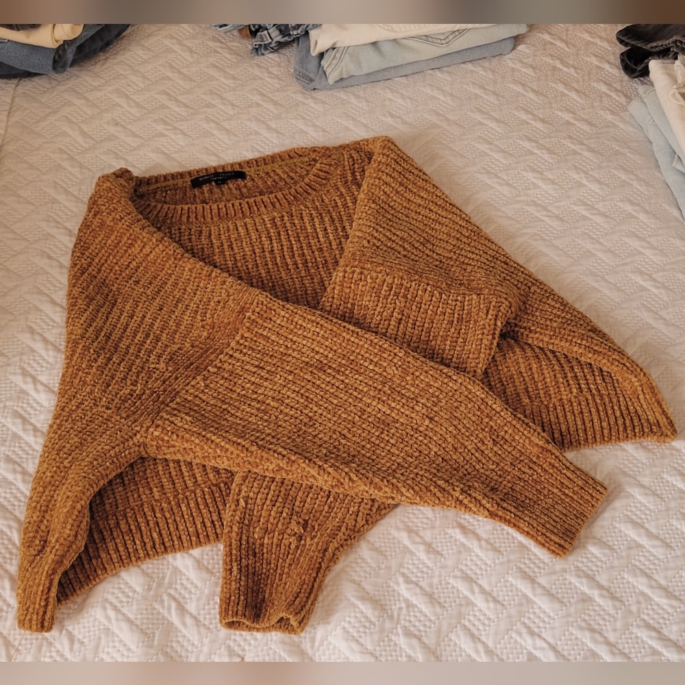 🌸 4/$10 Chenille Cropped Sweatshirt Top